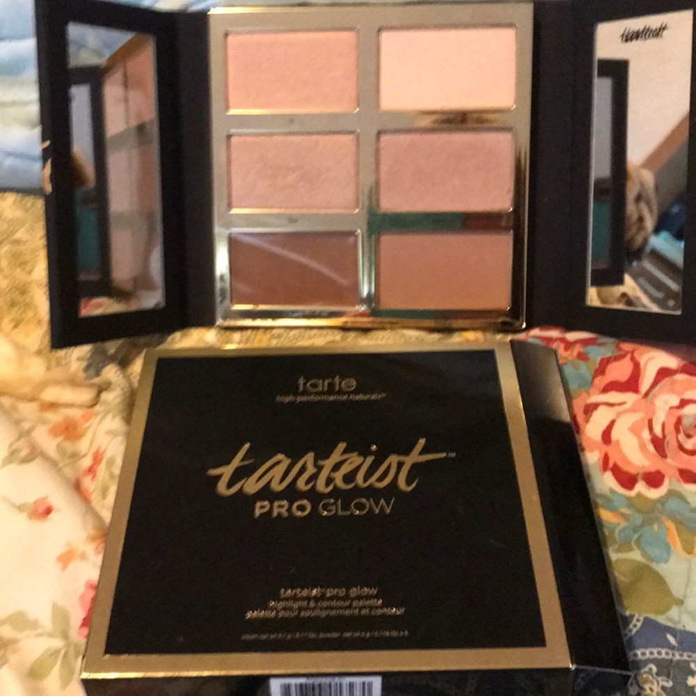 Tarteist pro glow highlight and glow palette.